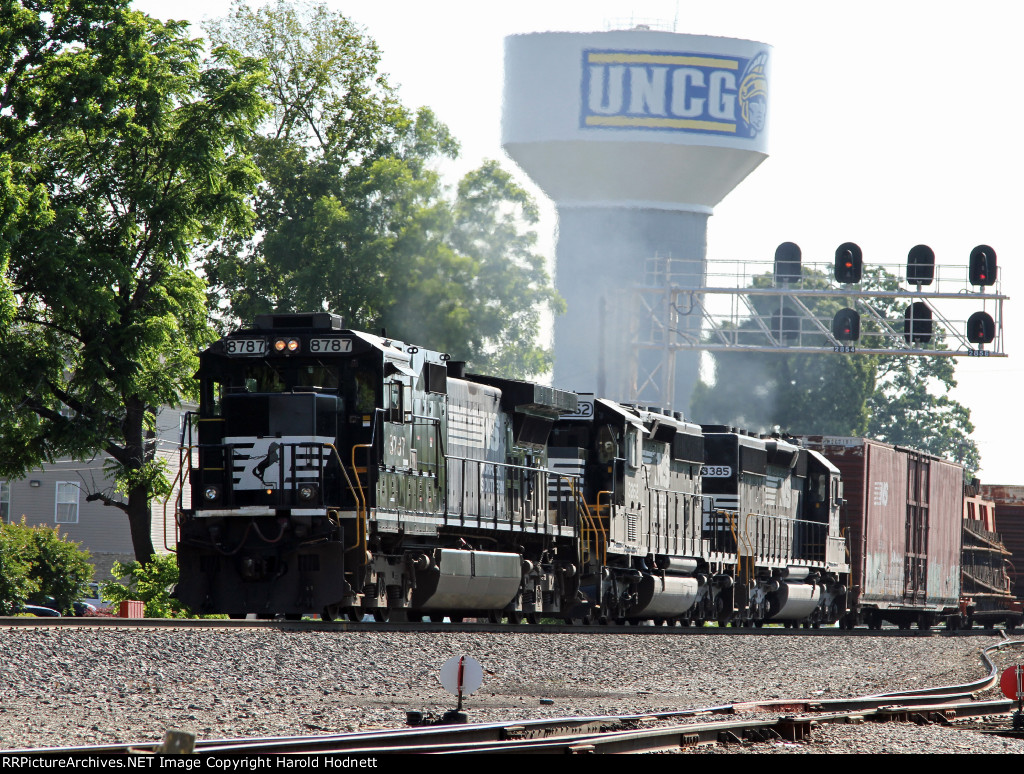 NS 8787 leads 2 SD40-2's and train 194 past the signals at Aycock